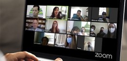 A imagem mostra uma videoconferência mostrando onze telas com participantes do II Concurso de Ví...